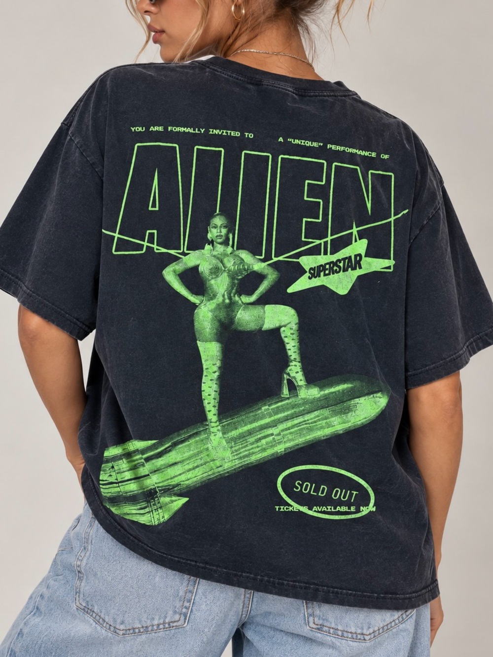 Beyoncé Renaissance World Tour Alien Superstar Graphic T-Shirt (Medium)